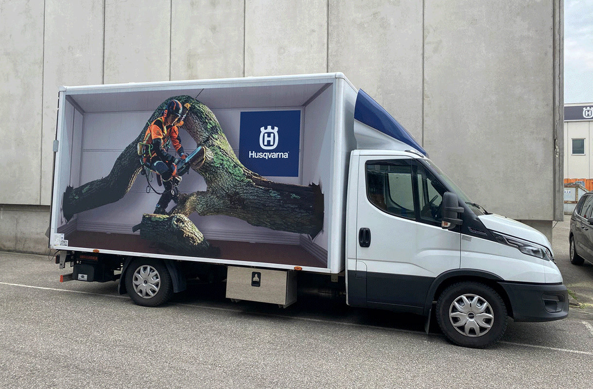 Zusammenstellung von WERBEDUO Referenzen in einer kurzen Animation Hier werden vor allem reale Fotos von Fahrzeugen gezeigt
