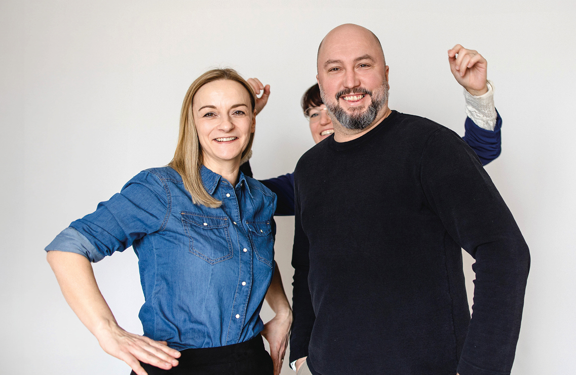 Das WERBEDUO Team Pia und Stephan gemeinsam mit Fotografin Flora Fellner - eine lustige Aufnahme