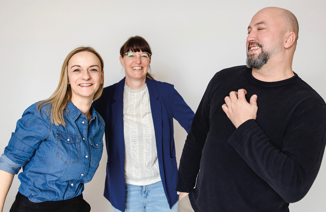 Das WERBEDUO Team Pia und Stephan gemeinsam mit Fotografin Flora Fellner