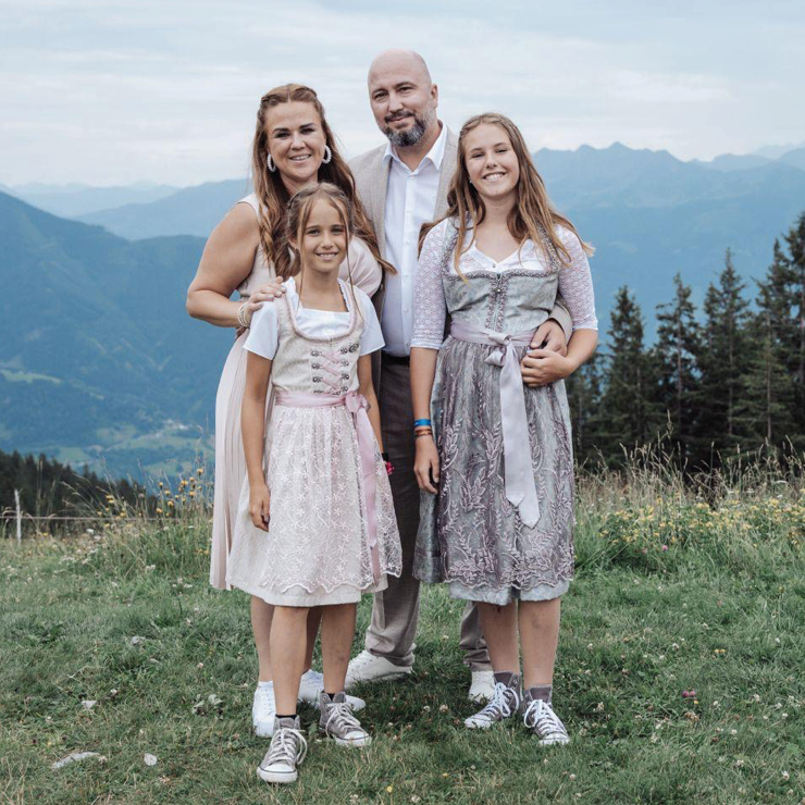 Die Familie von Stephan. Stephan, Julia, Paula und Hanna